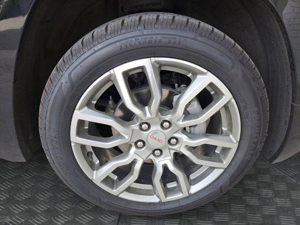 Used 2024 GMC Terrain Denali image 17