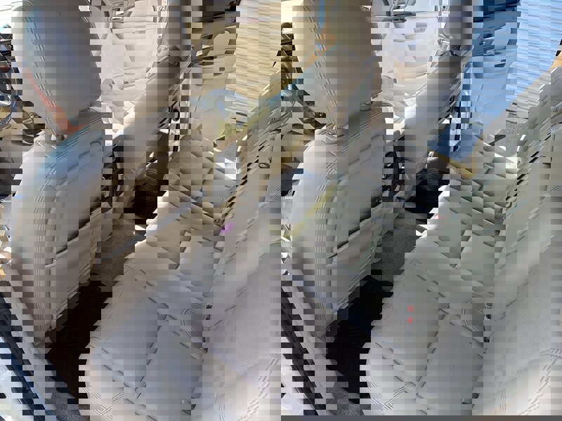 Used 2011 Chevrolet Avalanche LTZ image 24