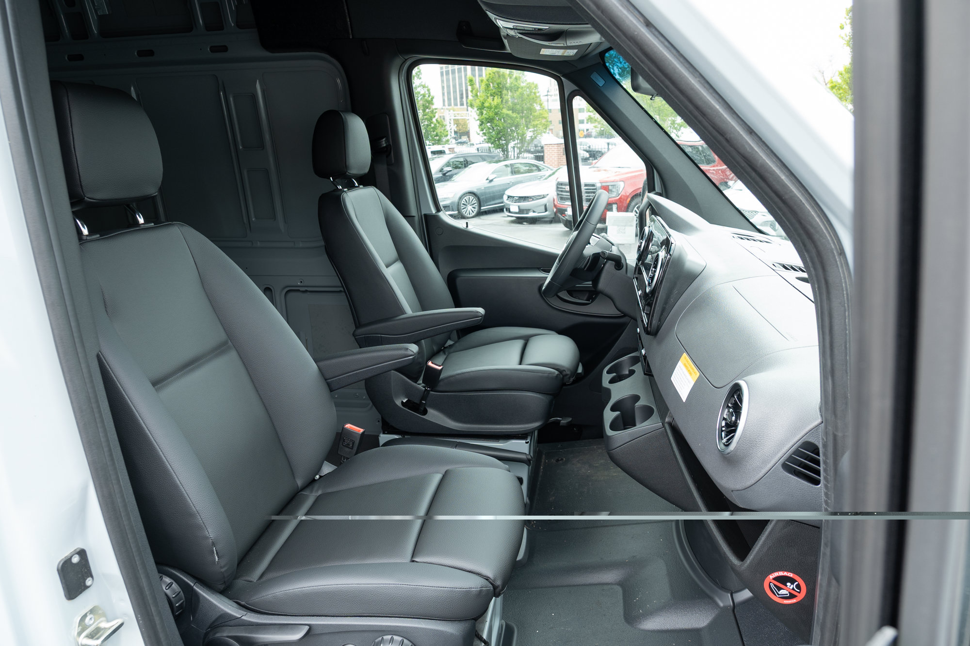 Used 2025 Mercedes-Benz Sprinter 2500 image 19