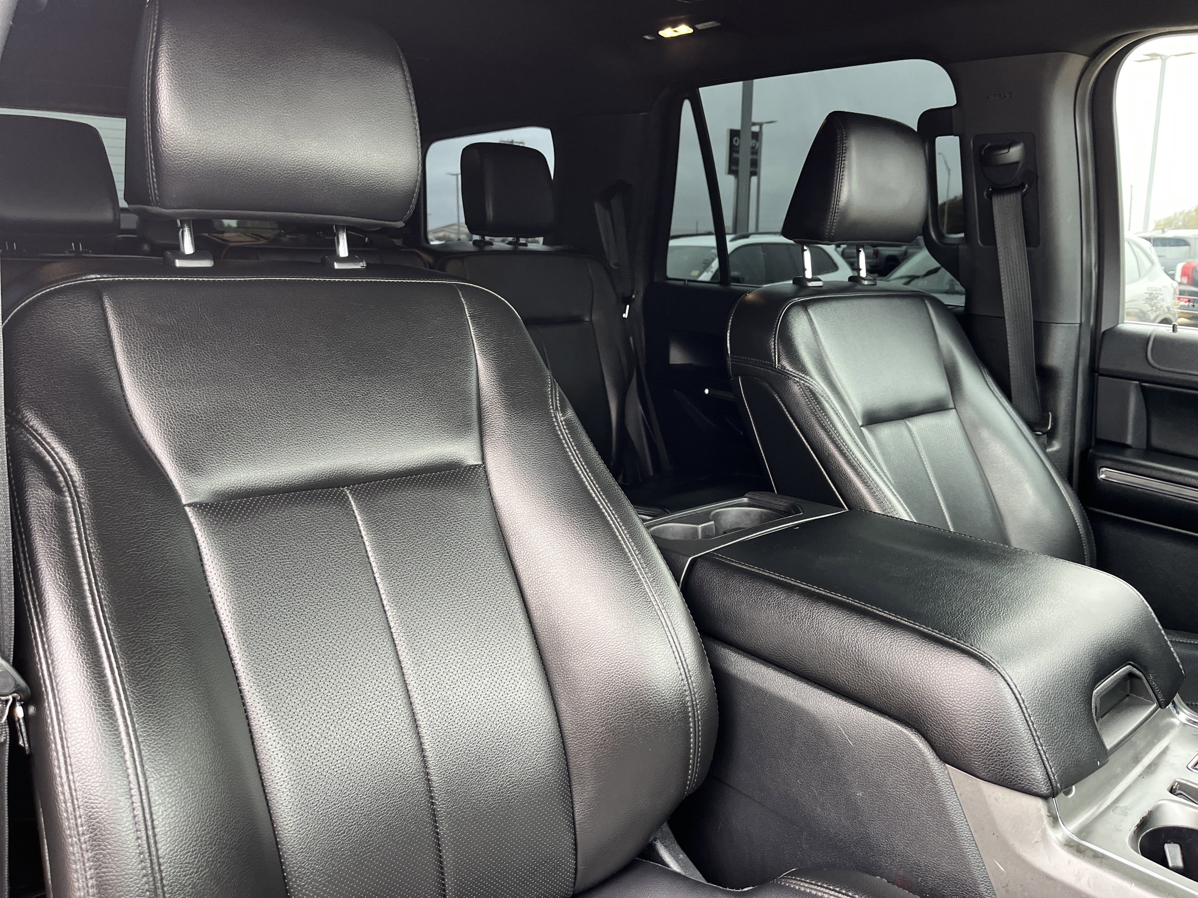 Used 2021 Ford Expedition XLT image 18