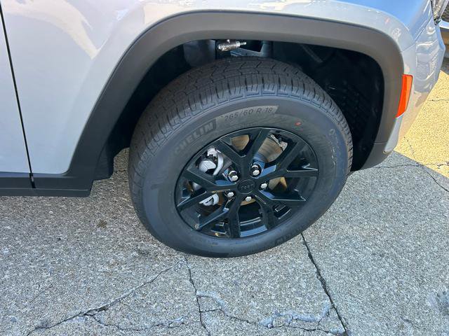 New 2025 Jeep Grand Cherokee Altitude image 24