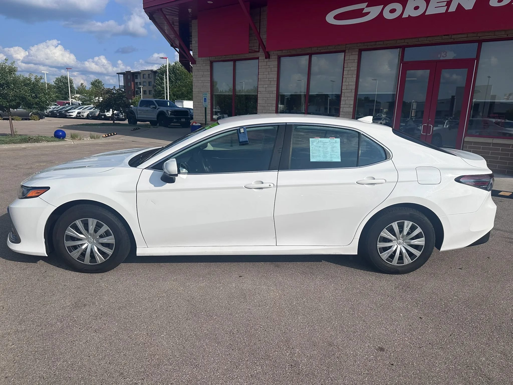 Used 2022 Toyota Camry LE FWD image 8
