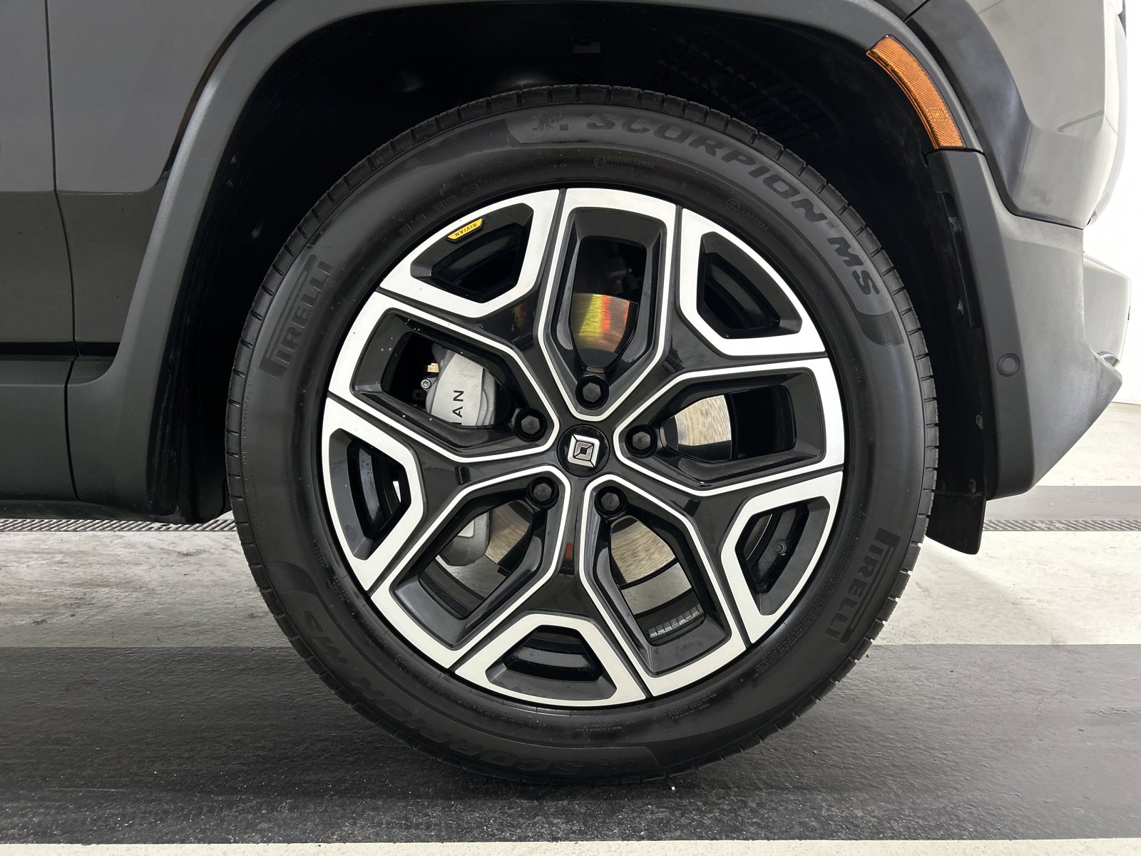 Used 2025 Rivian R1S Adventure image 11