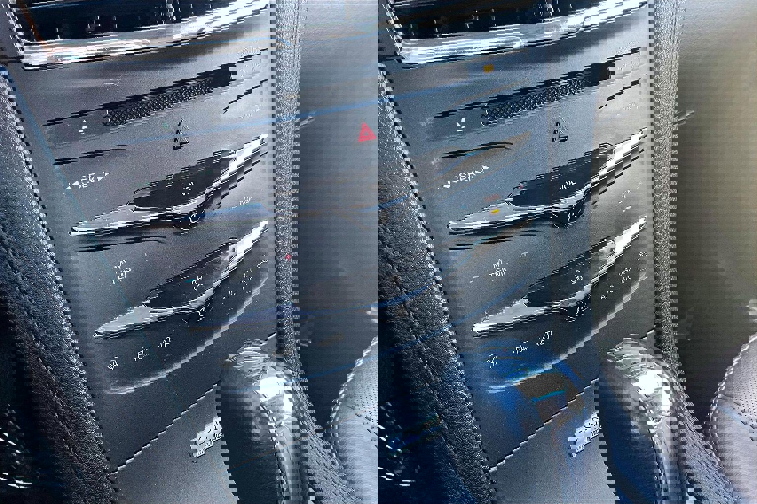 Used 2013 Lincoln MKT AWD image 33