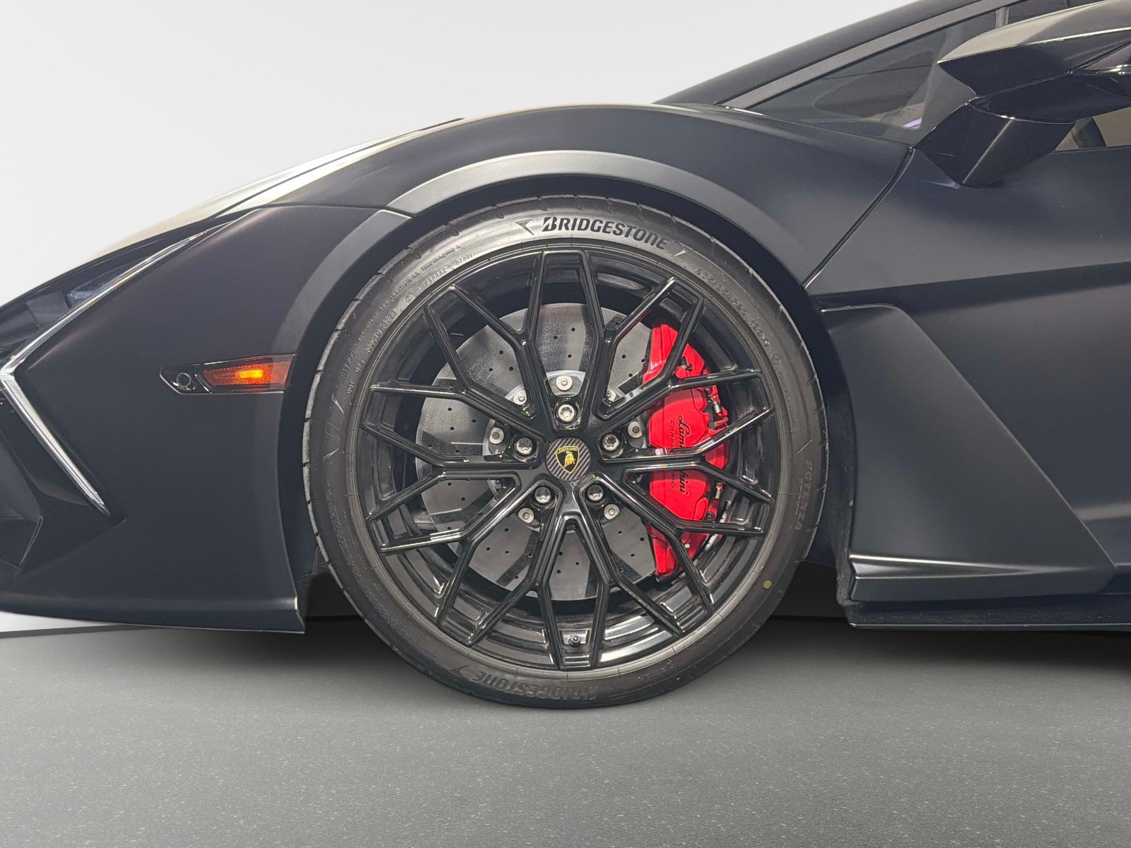 Used 2024 Lamborghini Revuelto AWD/4WD image 12