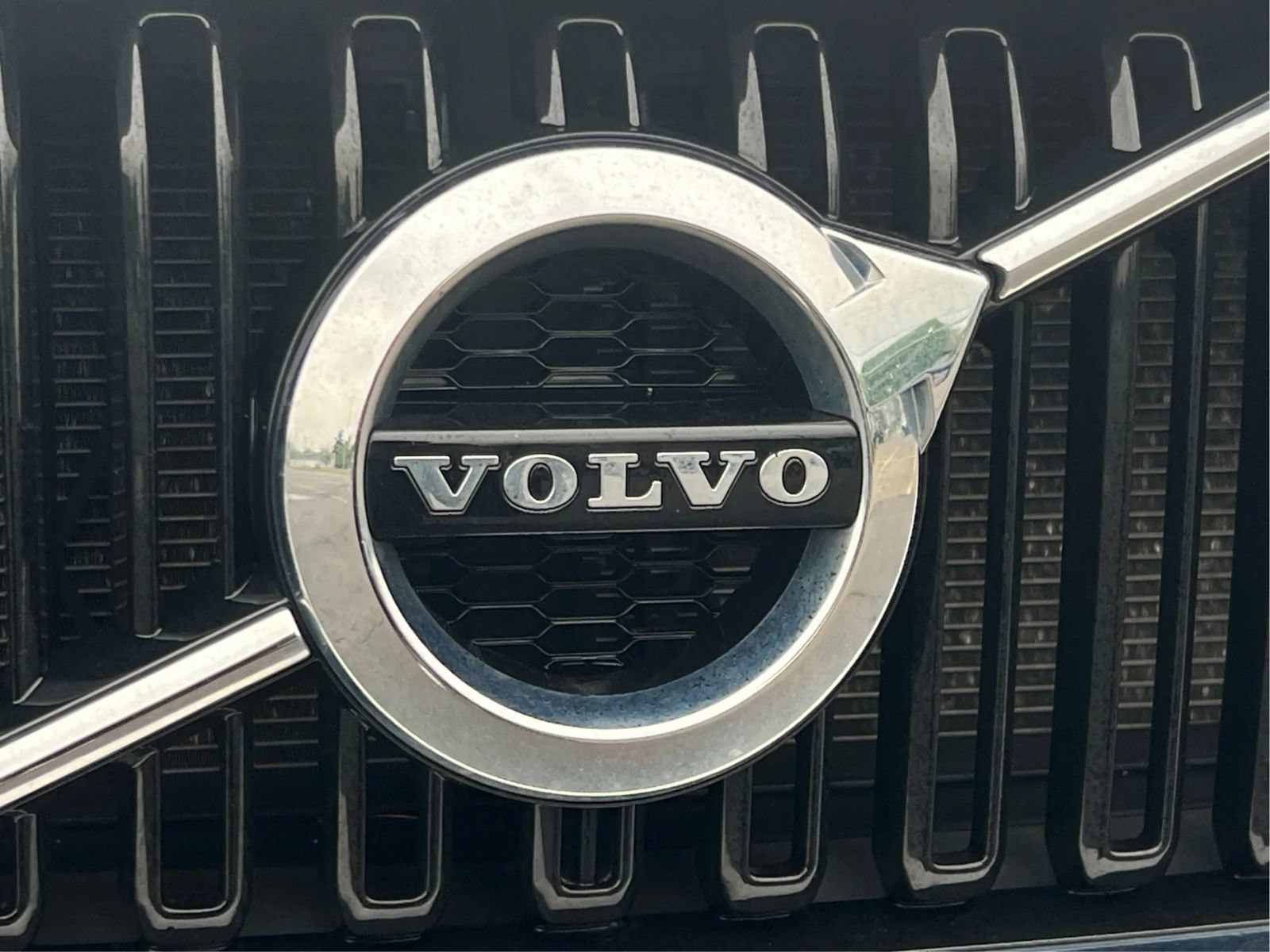 Used 2019 Volvo XC60 T5 Momentum w/ Multimedia Package AWD/4WD image 37
