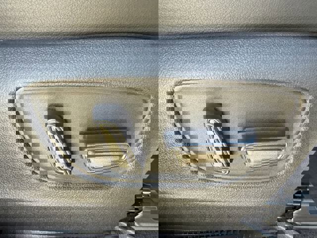 Used 2025 Toyota Sienna XSE image 32