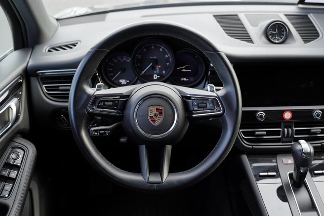 Used 2024 Porsche Macan w/ Premium Plus Package image 4