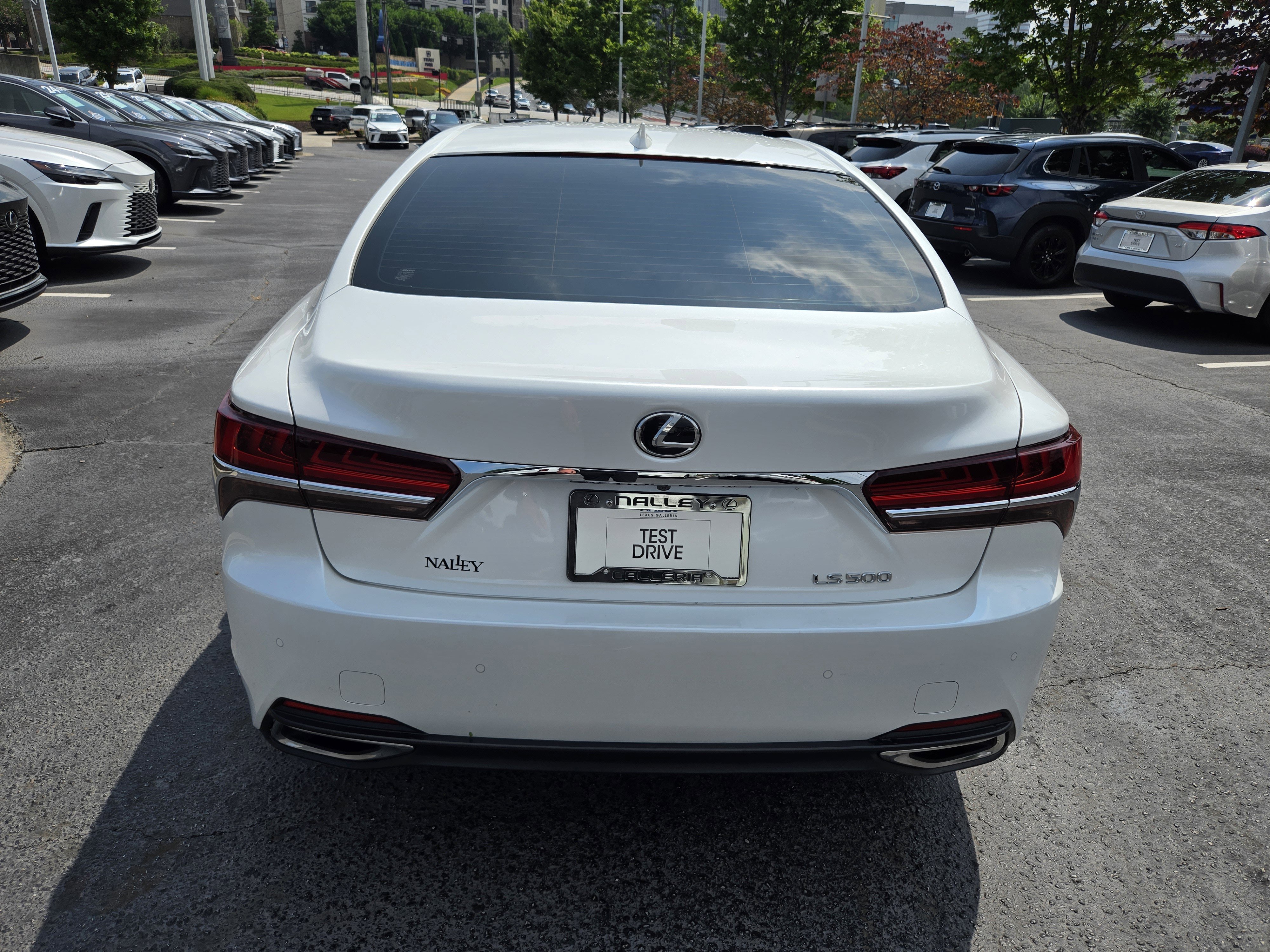 Used 2019 Lexus LS 500 w/ Accessory Package (Z1) RWD image 4
