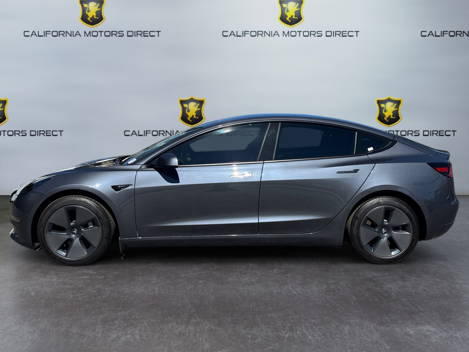 Used 2023 Tesla Model 3 Standard Range RWD image 2