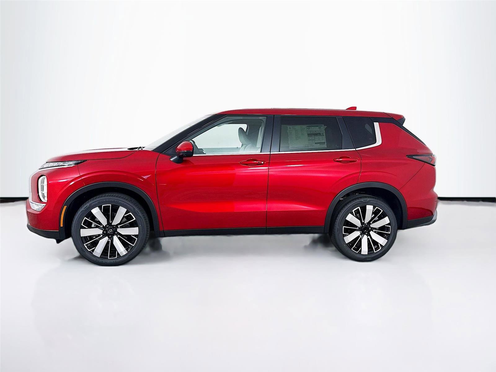 New 2025 Mitsubishi Outlander SE image 4
