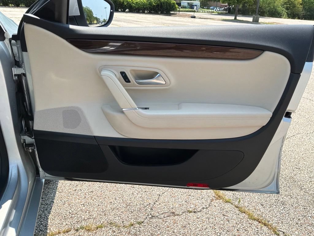 Used 2012 Volkswagen CC Lux FWD image 38