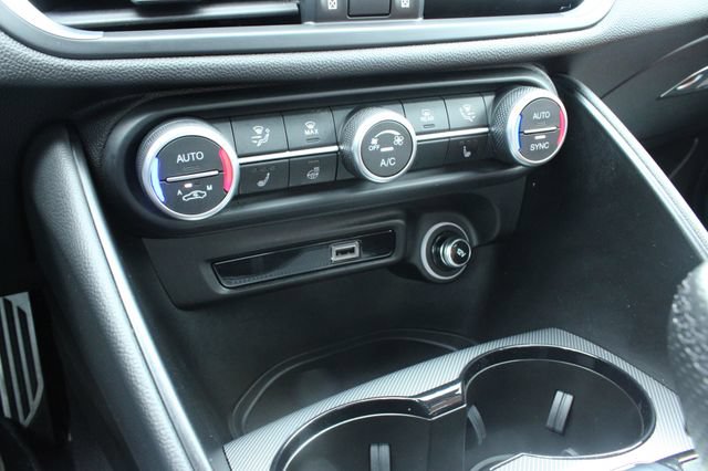 Used 2024 Alfa Romeo Giulia Ti AWD/4WD image 18