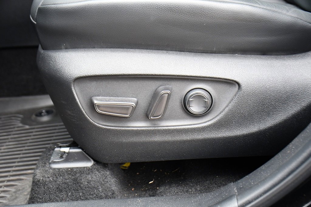 Used 2023 Toyota Highlander XLE image 14