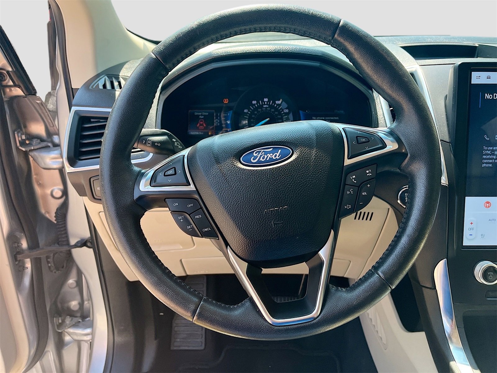 Used 2022 Ford Edge Titanium image 11