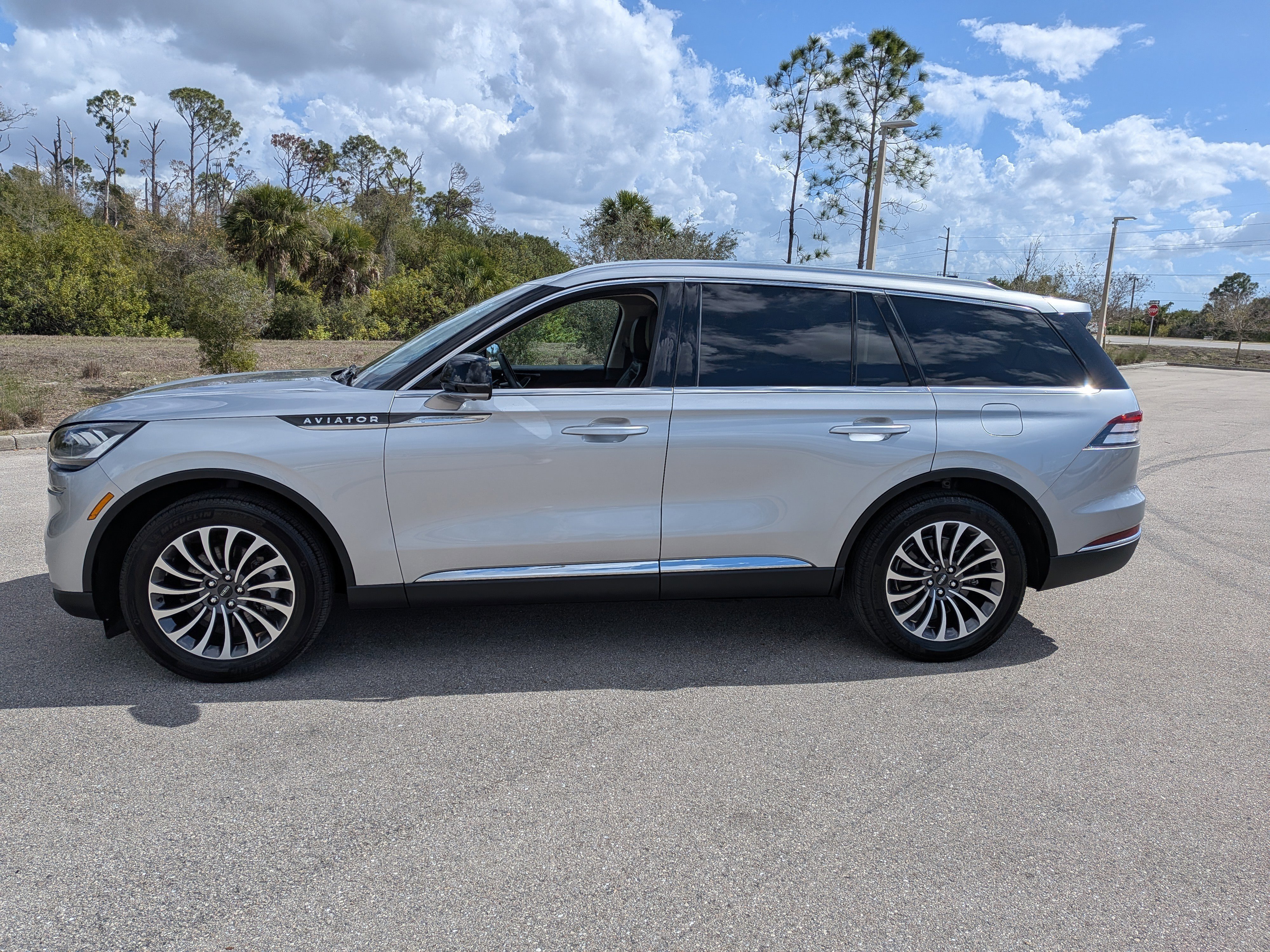 Used 2023 Lincoln Aviator Reserve image 8
