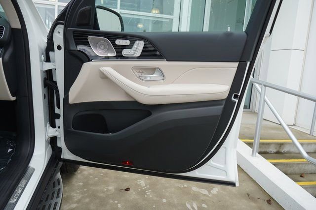 New 2026 Mercedes-Benz GLS 450 4MATIC image 15