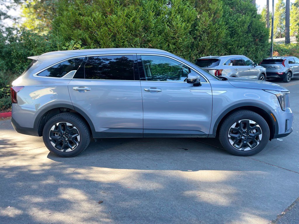 Used 2025 Kia Sorento S AWD/4WD image 3