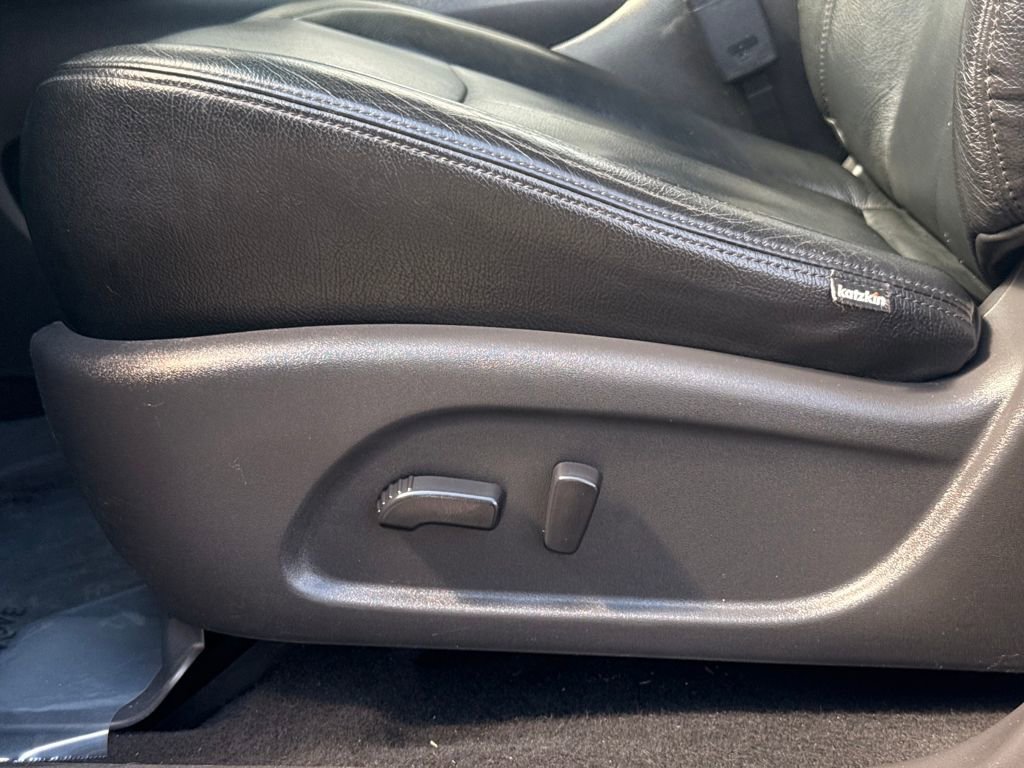 Used 2016 Nissan Pathfinder SV image 24