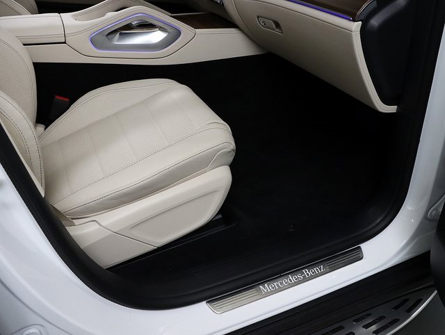 Certified 2025 Mercedes-Benz GLS 580 4MATIC image 40