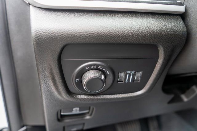 Used 2023 Jeep Grand Cherokee Laredo AWD/4WD image 21