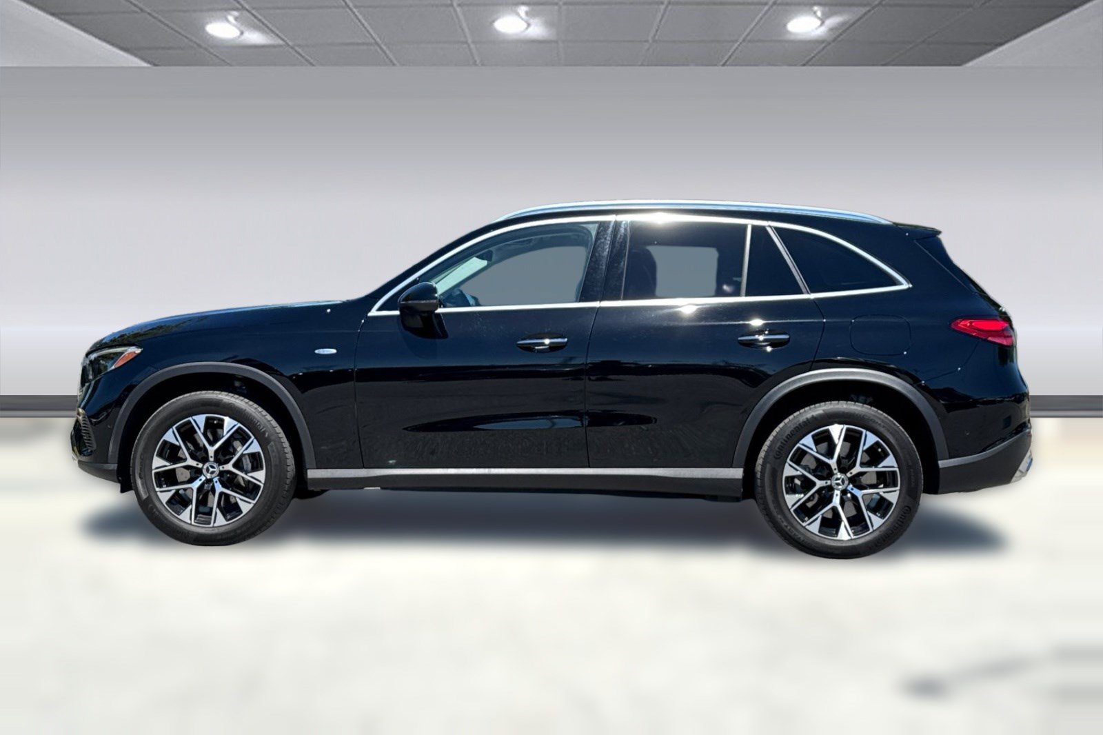 Used 2025 Mercedes-Benz GLC 350e 4MATIC image 2