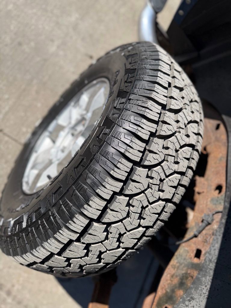 Used 2006 HUMMER H3 Luxury w/ Chrome Appearance Package image 10