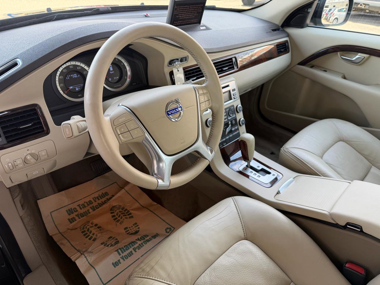 Used 2010 Volvo XC70 T6 image 9