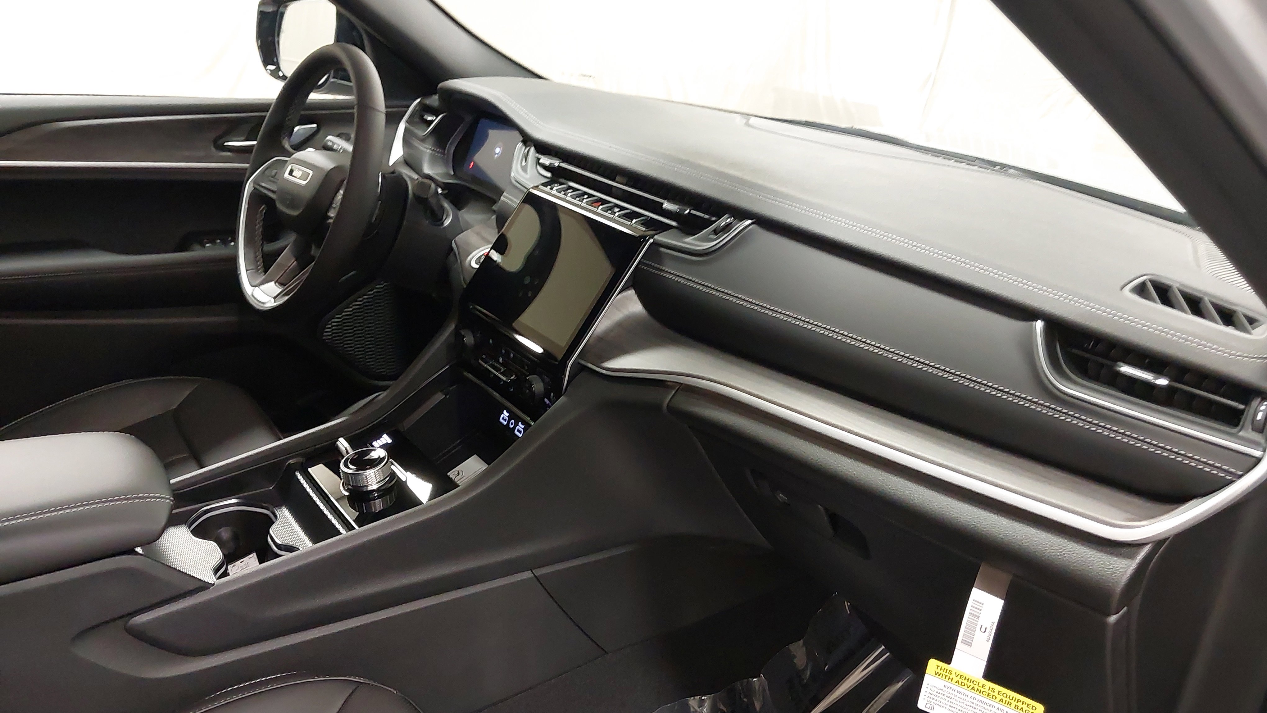 New 2025 Jeep Grand Cherokee L Limited w/ Luxury Tech Group II image 29