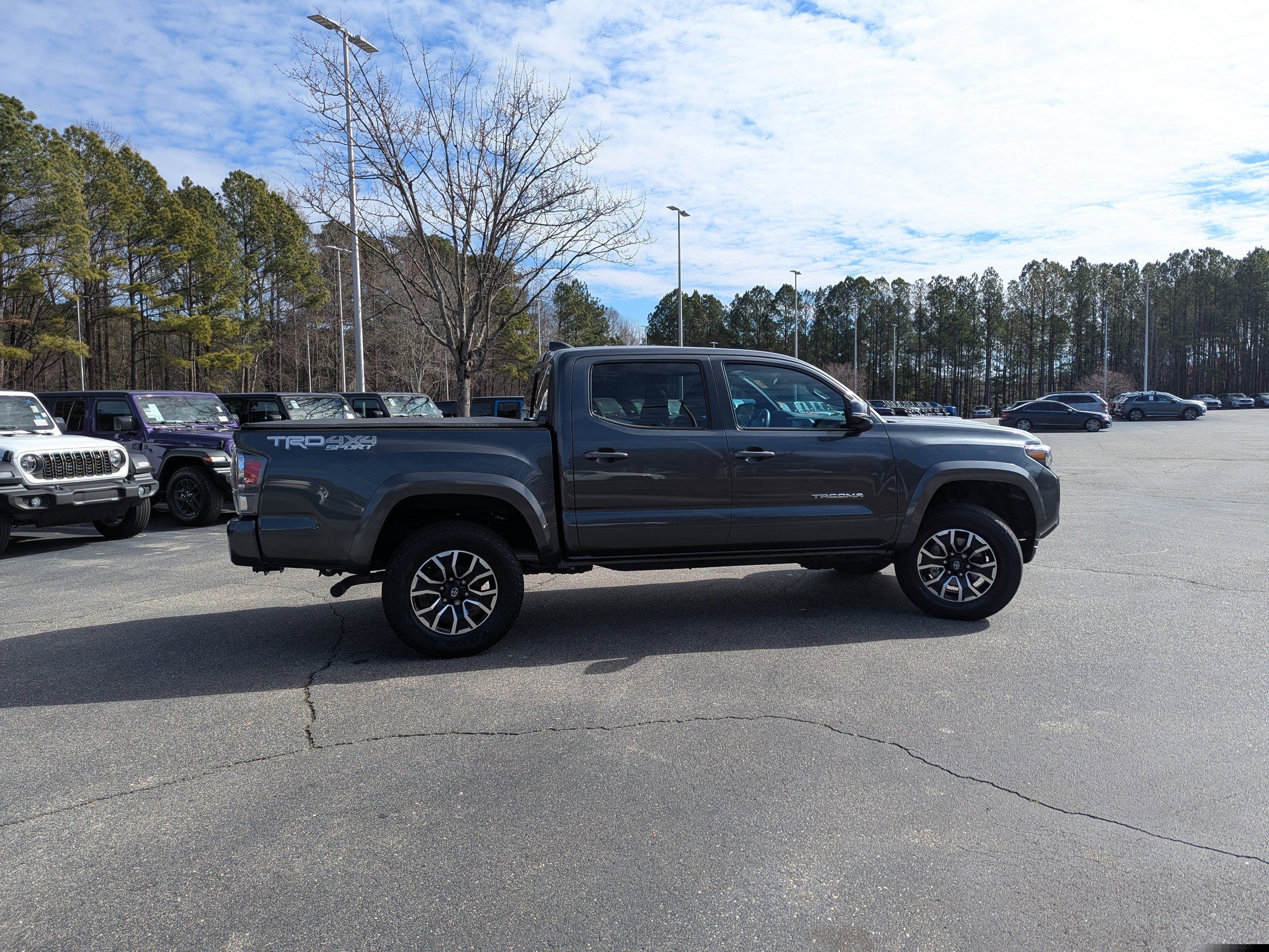 Used 2022 Toyota Tacoma TRD Sport w/ TRD Premium Sport Package image 4