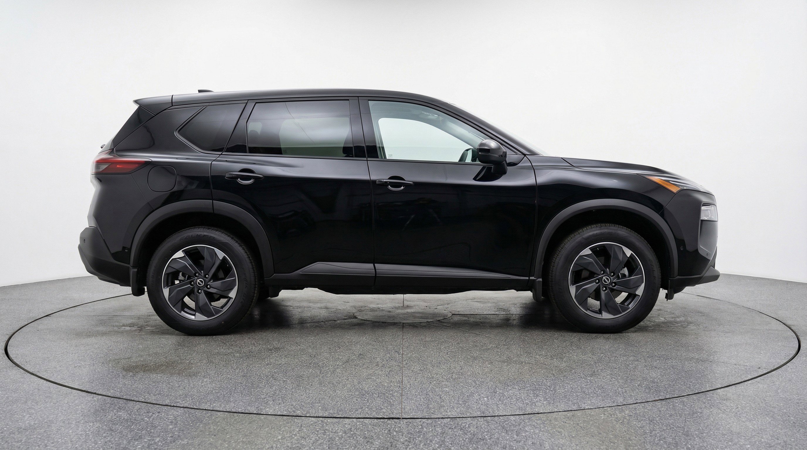 Used 2025 Nissan Rogue SV FWD image 11