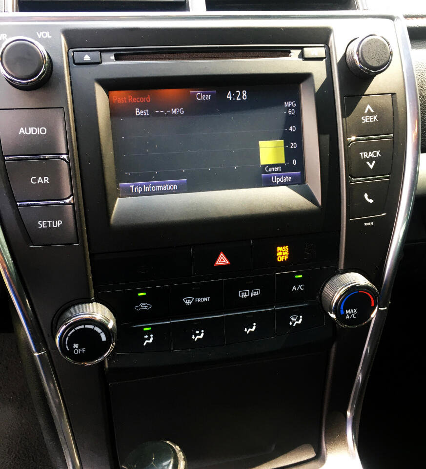 Used 2017 Toyota Camry SE image 24