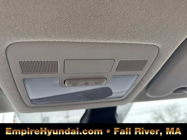 Used 2025 Hyundai Venue SE image 25