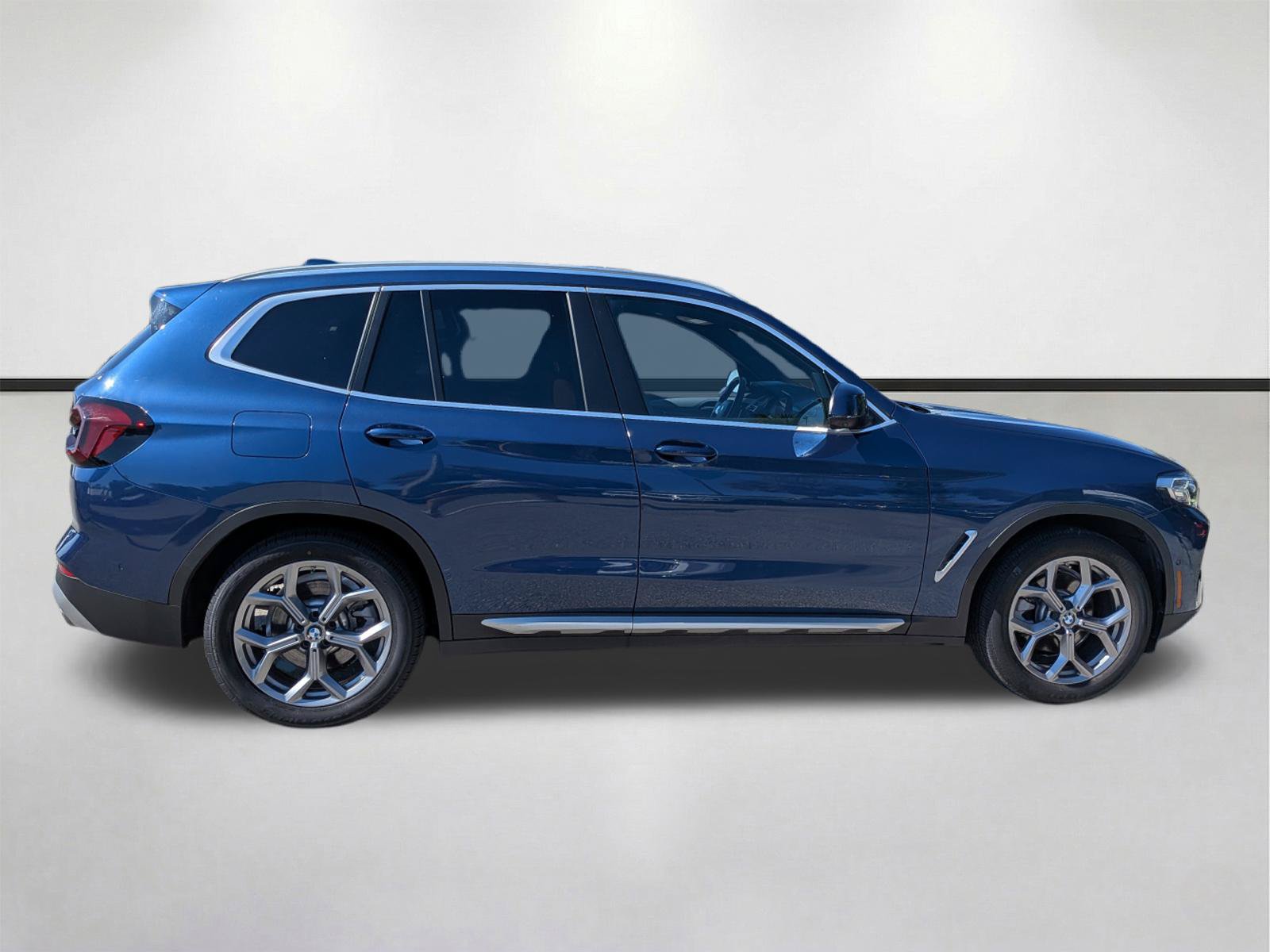 Used 2023 BMW X3 sDrive30i w/ Convenience Package RWD image 3