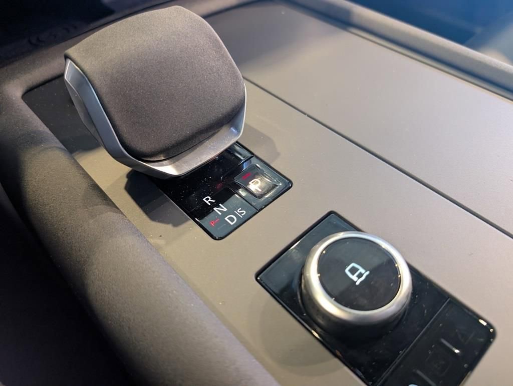 New 2026 Land Rover Discovery S image 21