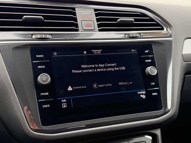 Used 2023 Volkswagen Tiguan SE image 18