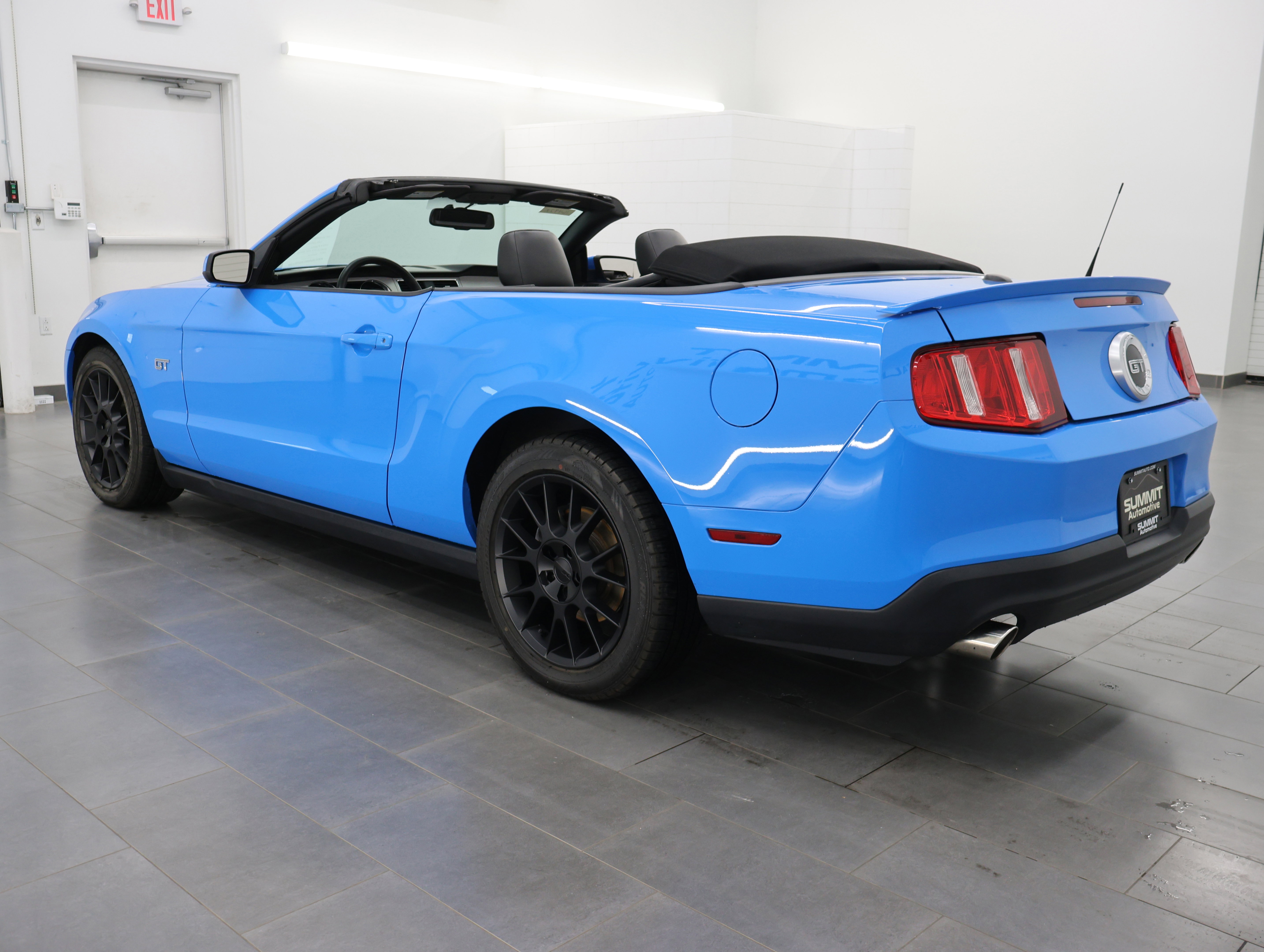 Used 2010 Ford Mustang GT Premium RWD image 6