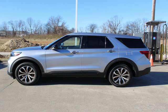 Used 2022 Ford Explorer ST image 2