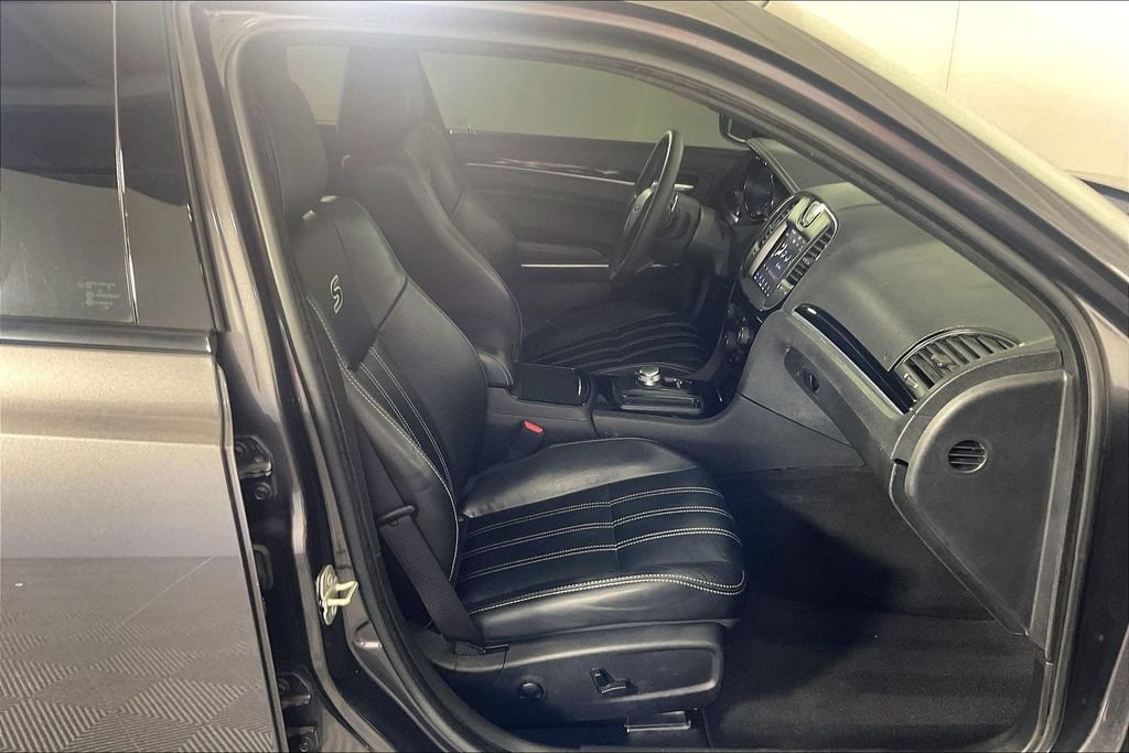 Used 2023 Chrysler 300 S RWD image 9