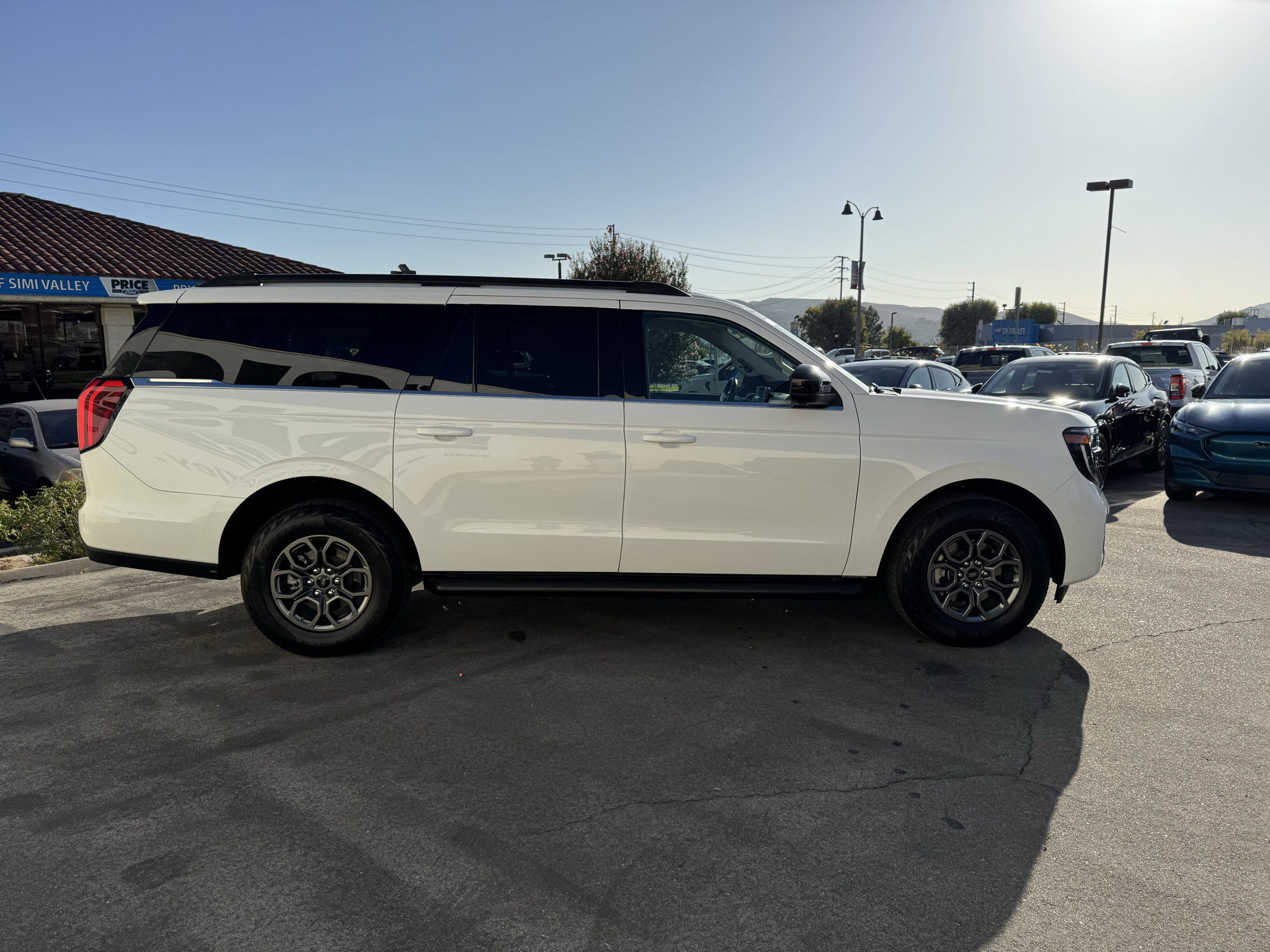 Used 2025 Ford Expedition Max Active RWD image 2