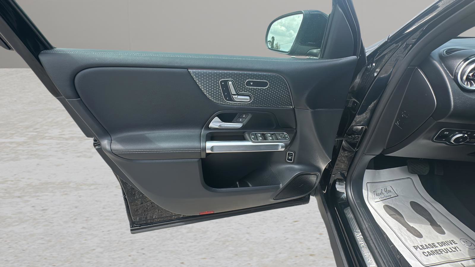 Used 2024 Mercedes-Benz GLB 250 4MATIC image 18