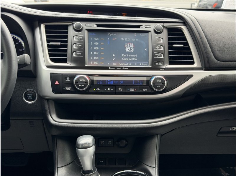 Used 2017 Toyota Highlander SE FWD image 49