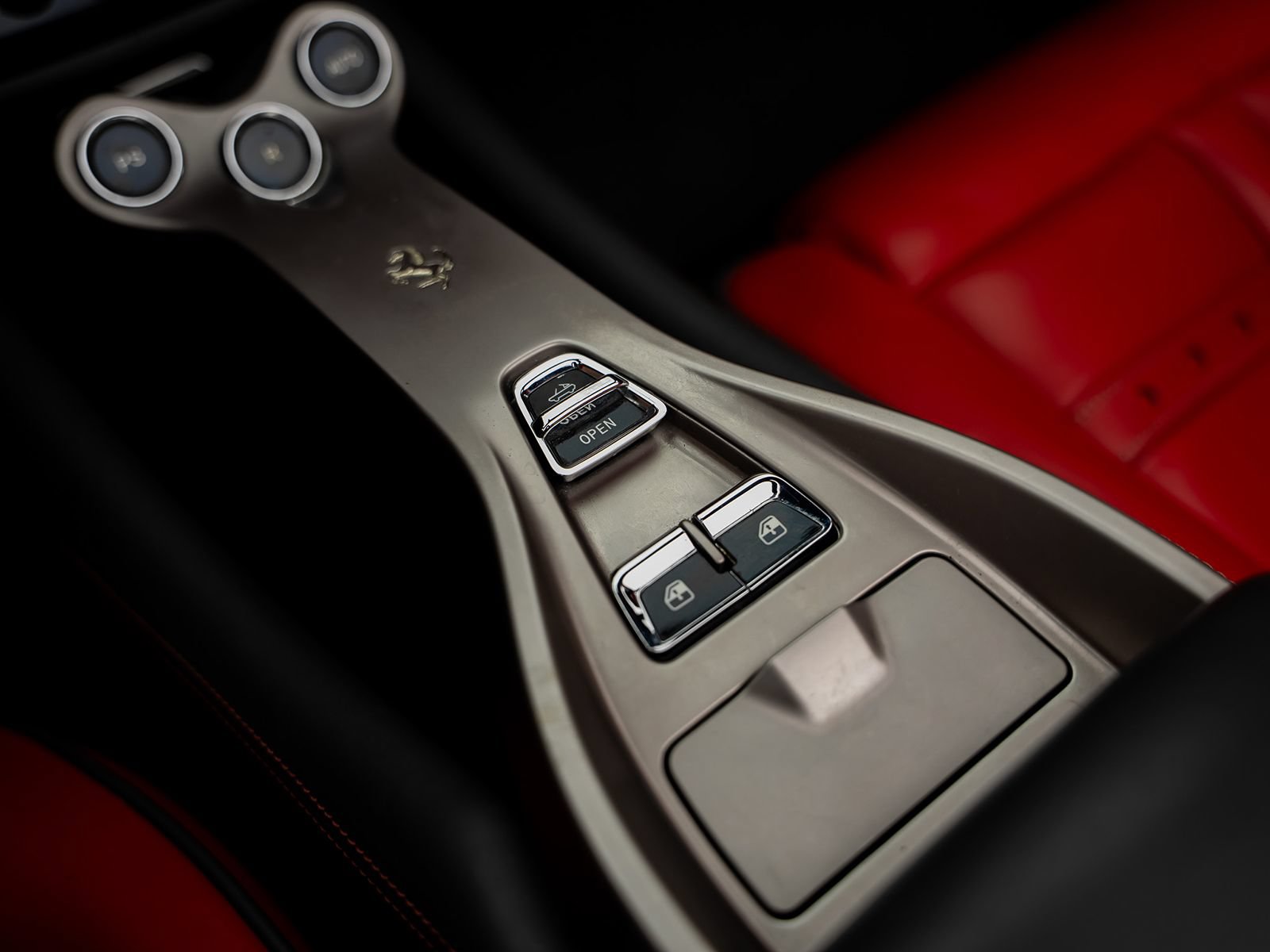 Used 2010 Ferrari California RWD image 56