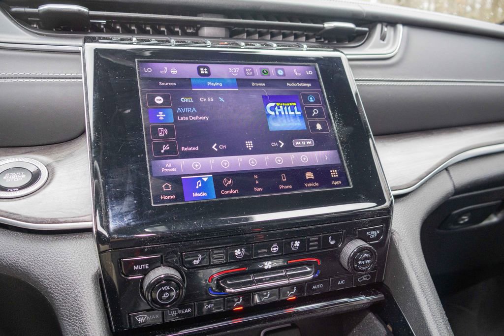 Used 2022 Jeep Grand Cherokee Overland w/ Luxury Tech Group IV image 20