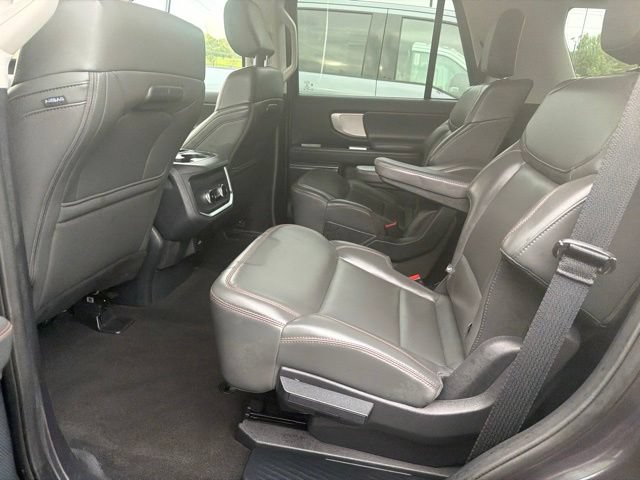 Used 2025 Ford Expedition Active AWD/4WD image 33