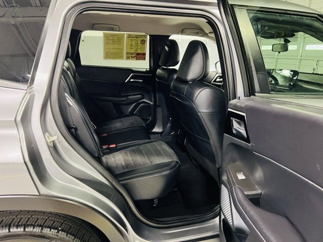 Used 2024 Mitsubishi Outlander SE image 29