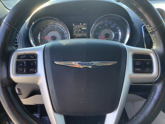 Used 2014 Chrysler Town & Country Touring-L w/ Driver Convenience Group image 29
