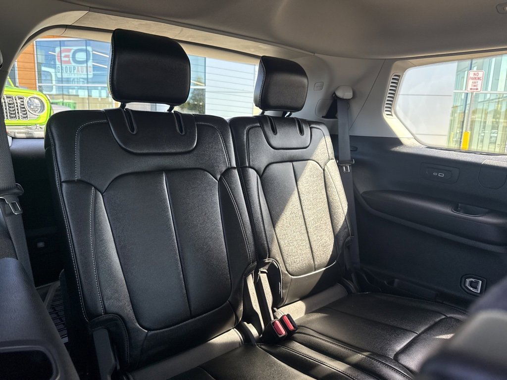 Used 2023 Jeep Grand Cherokee L Limited w/ Black Appearance Package image 16