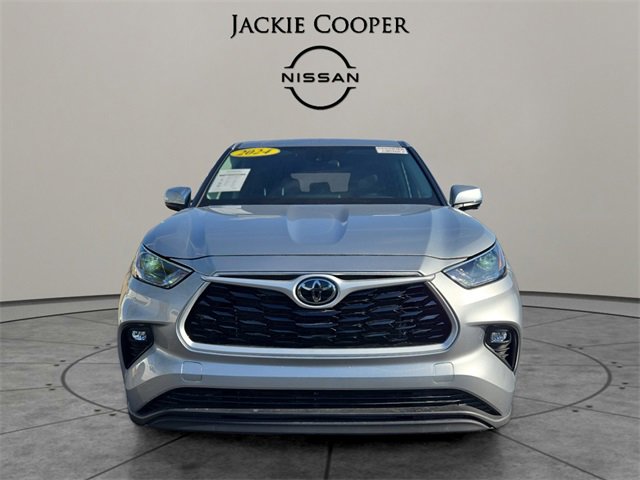 Used 2024 Toyota Highlander LE image 2