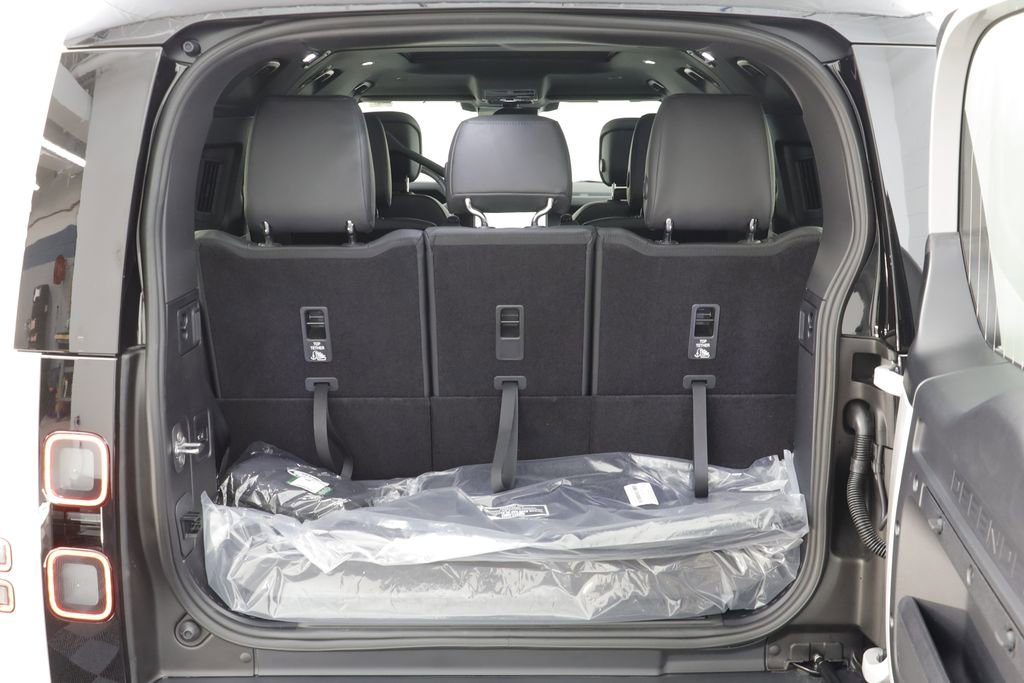 New 2026 Land Rover Defender 130 X-Dynamic SE image 20